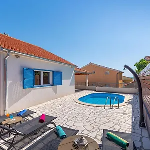 Nika Villa